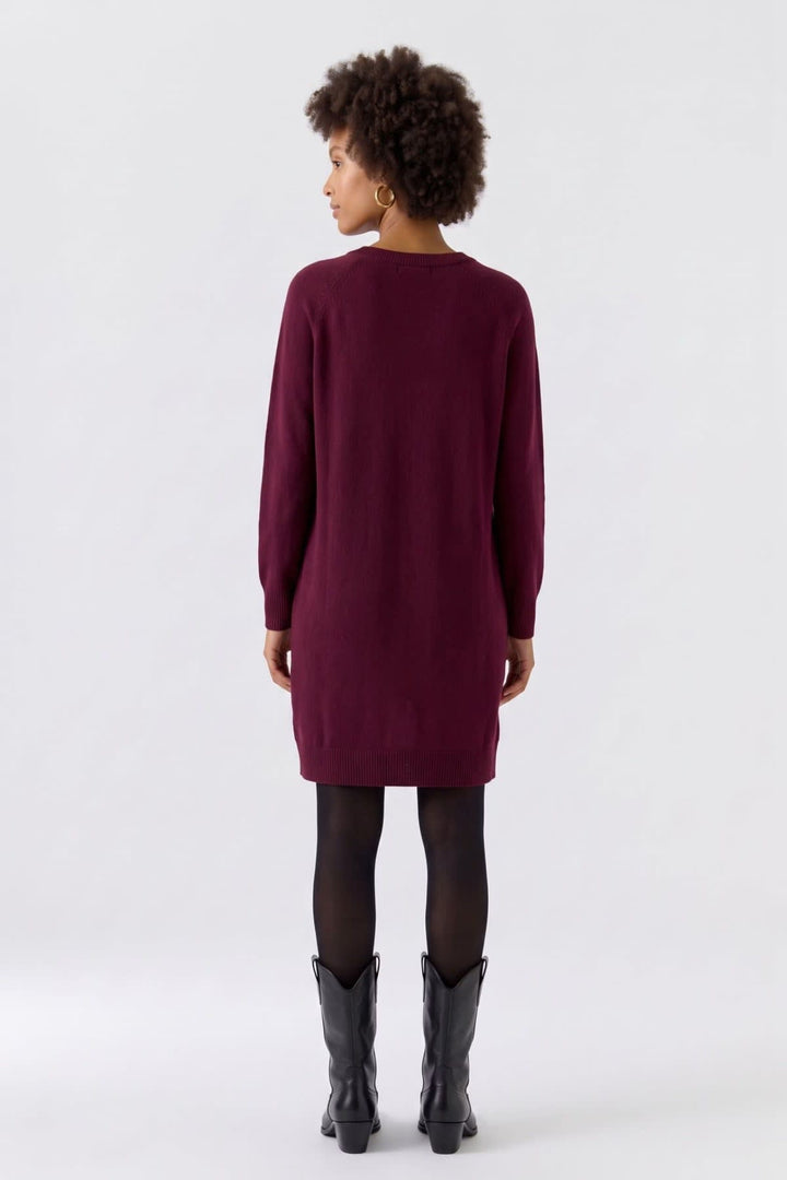 Robe en tricot à poches vue de face pour femme Oui