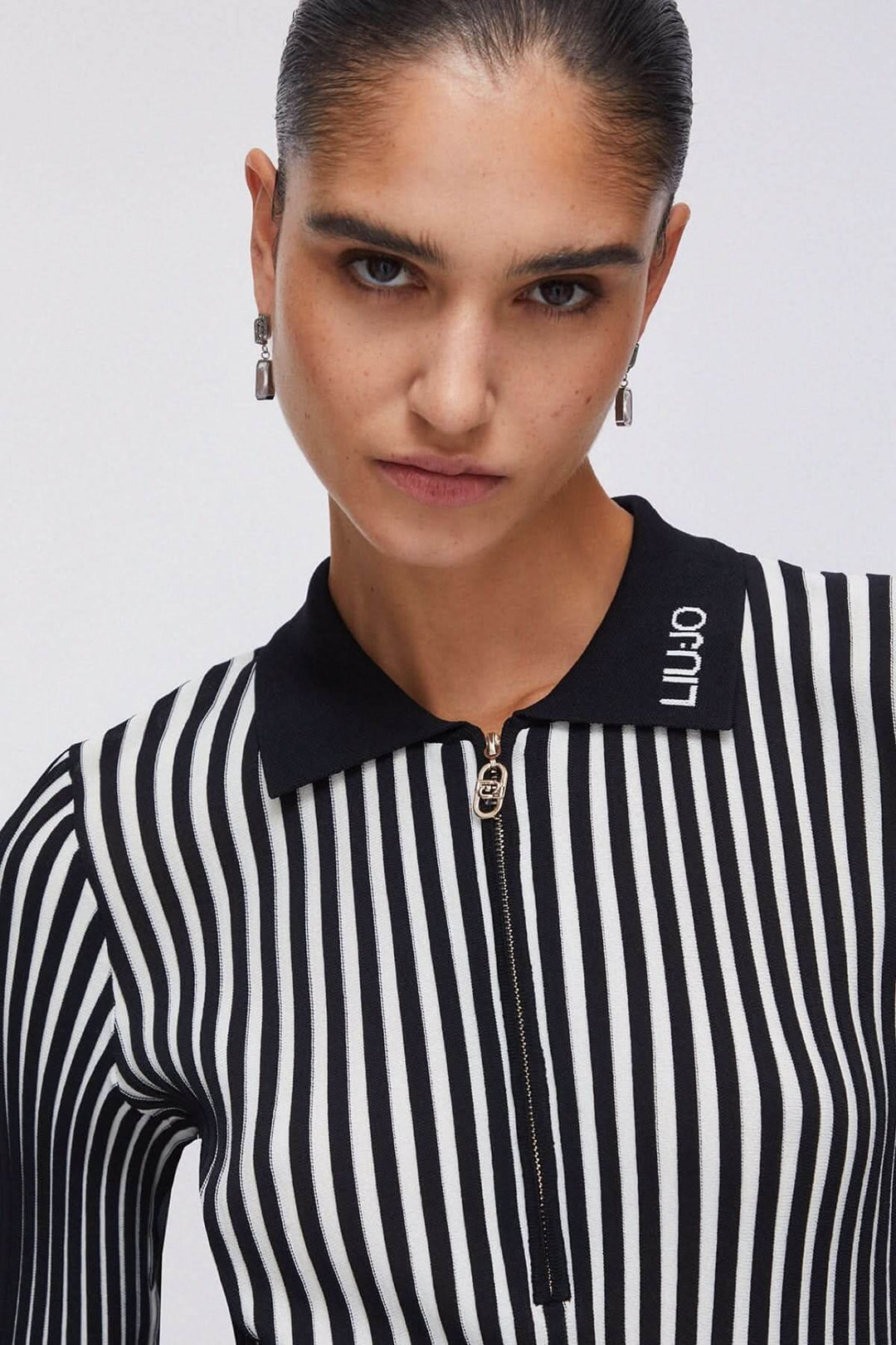 Polo en maille côtelée à demi-glissière