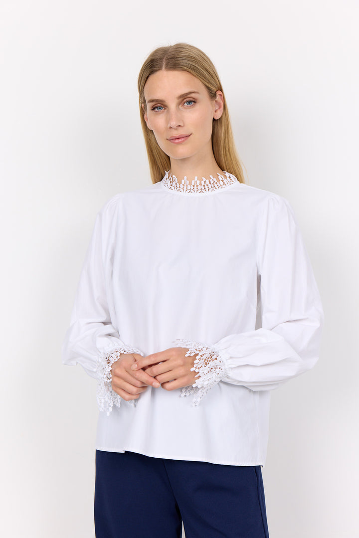 Blouse avec détails en dentelle