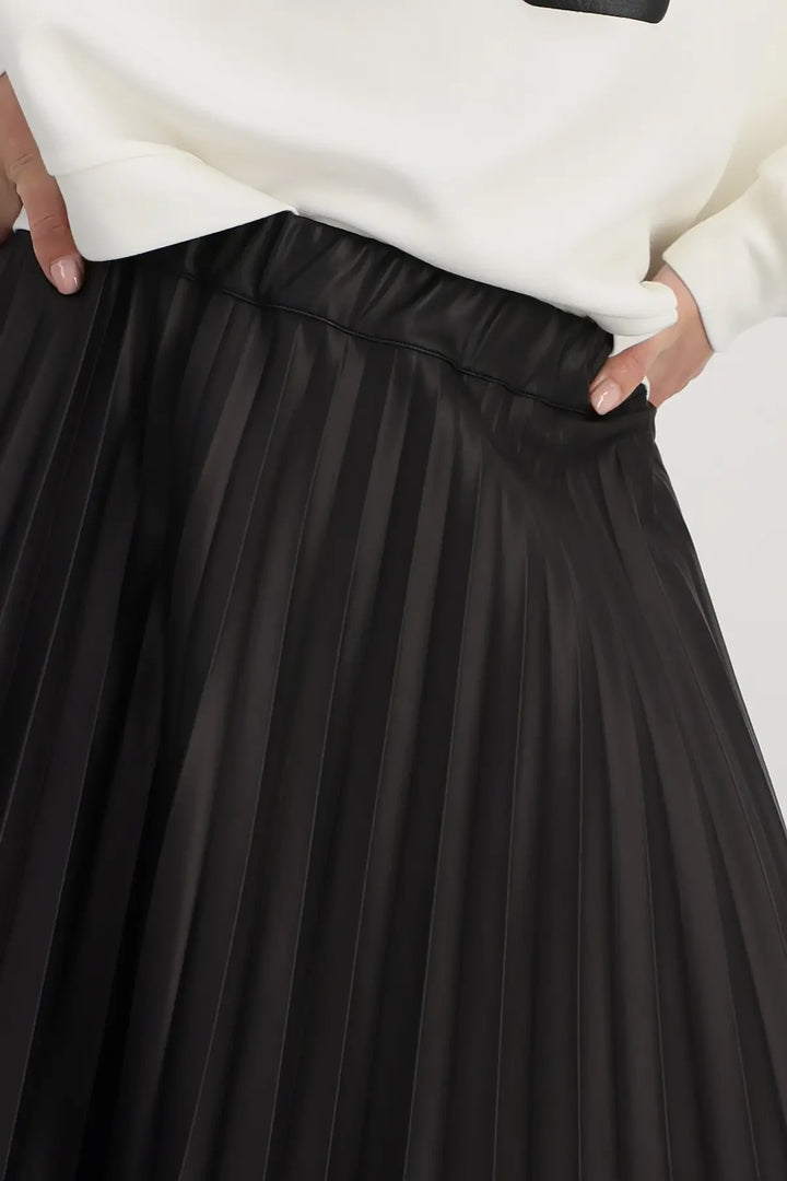 Pleated skirt