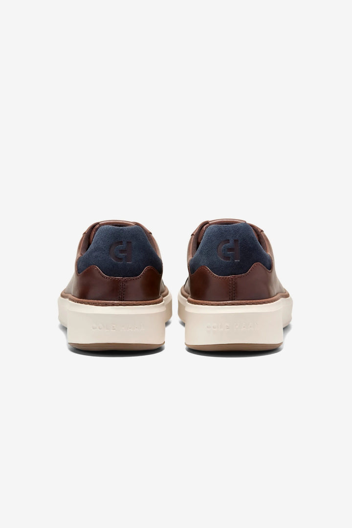 Sneakers en cuir à semelle contrastante vue de côté pour homme Cole Haan