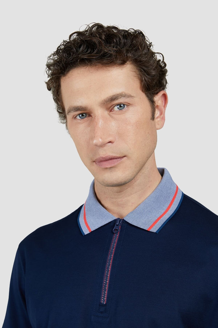 Cotton polo shirt with contrasting collar and zip fastening