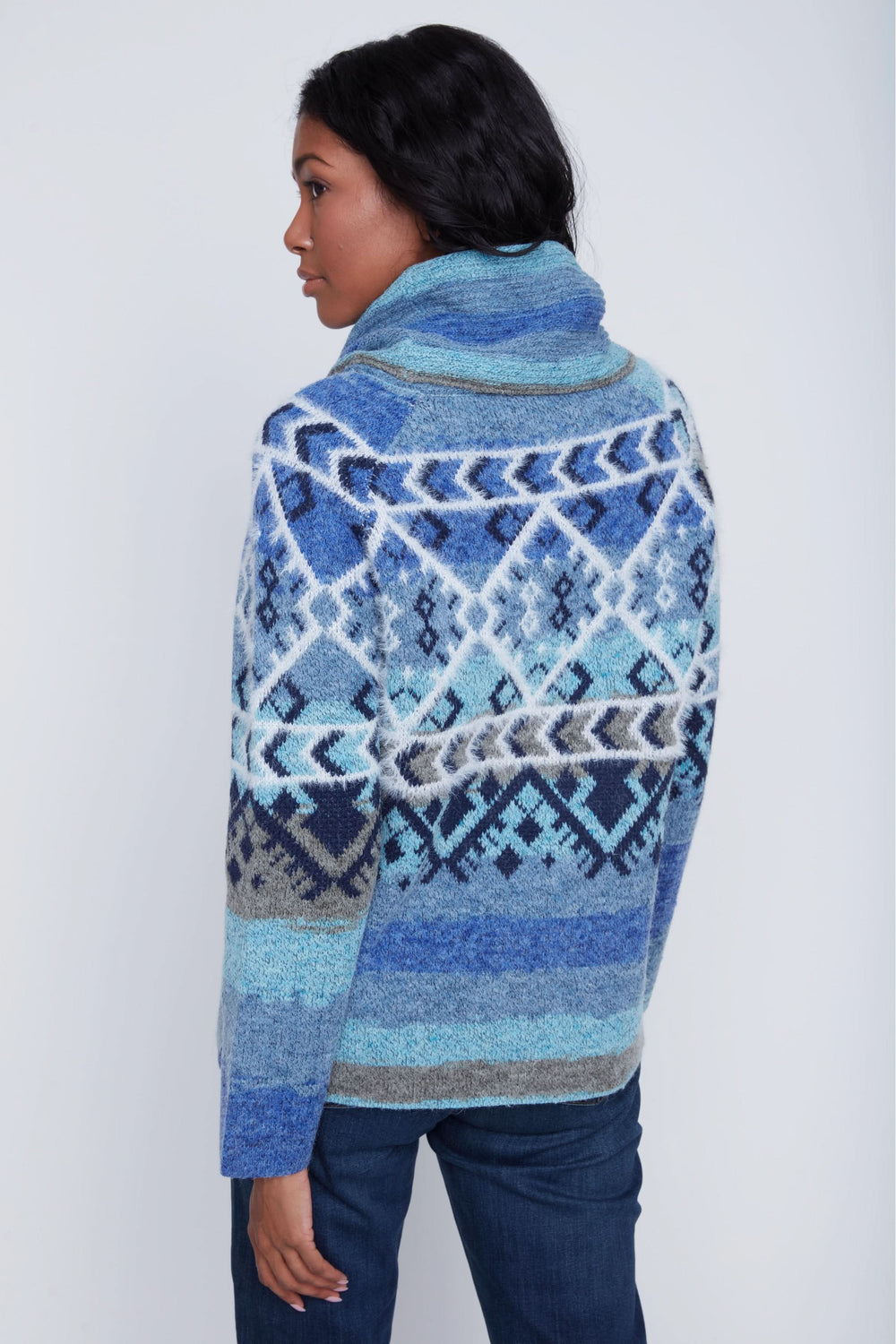 Tricot motif jacquard à manches longues avec col bénitier et imprimés nordiques en bleu.