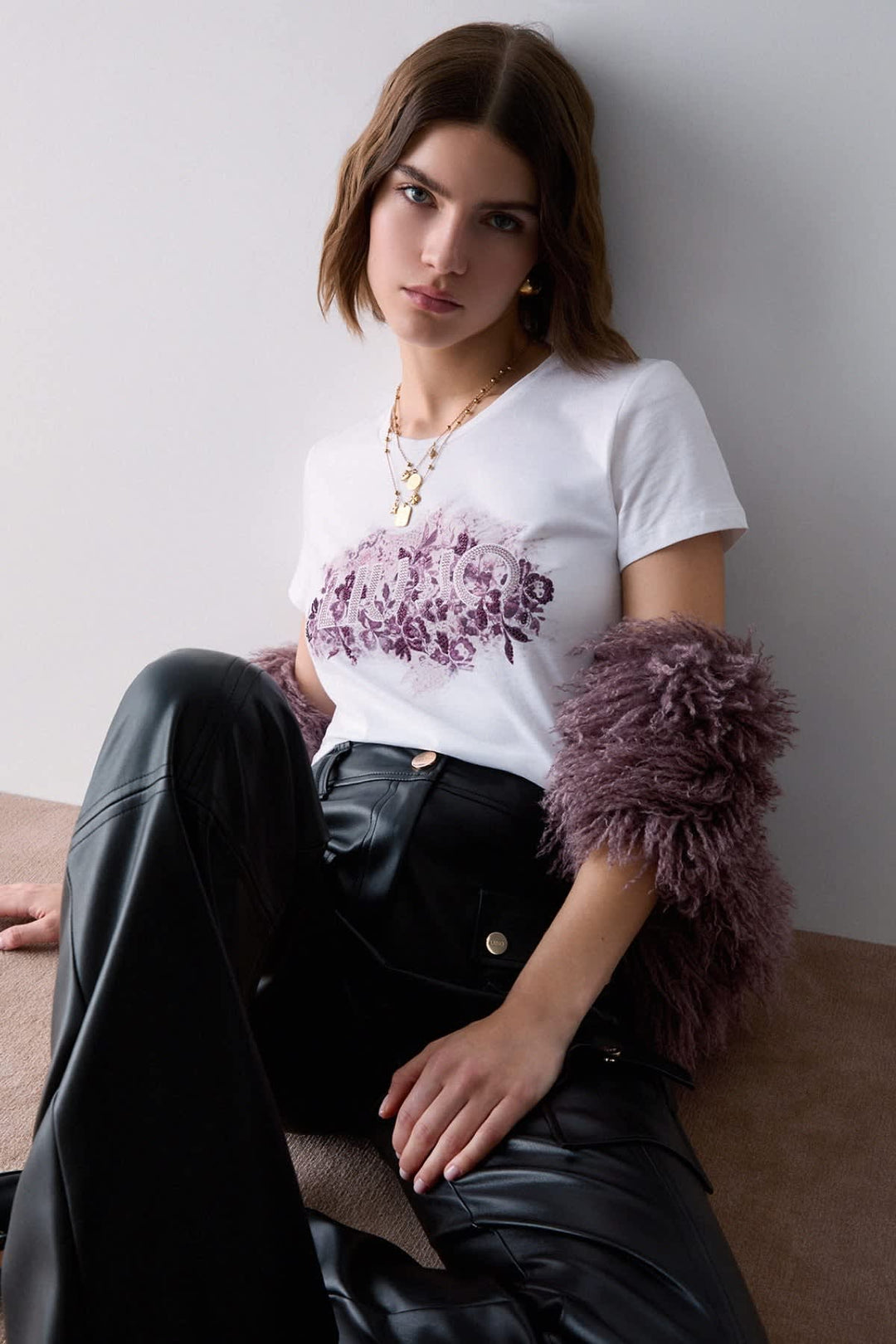 T-shirt à imprimé floral et logo vue de face pour femme liujo