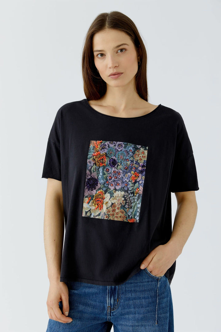 Vue de face T-shirt floral brodé Oui pour femme blanc avec détails délicats - Valérie Simon