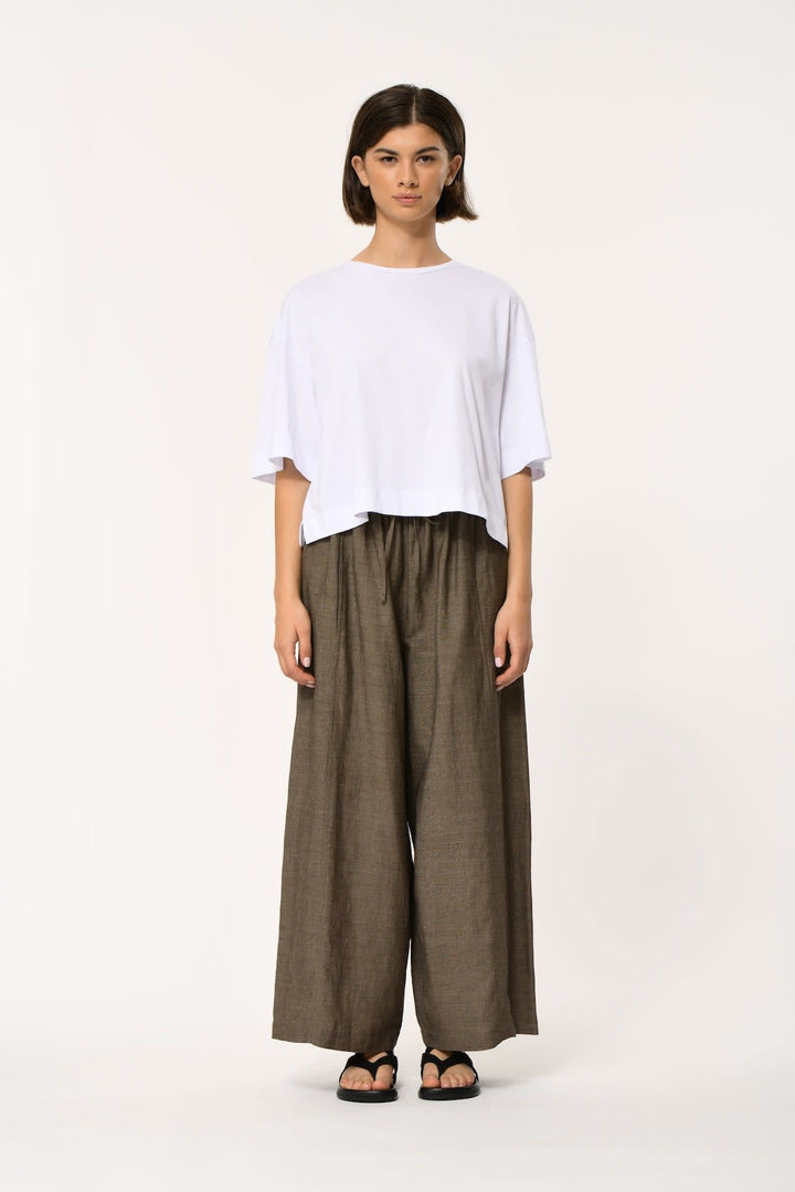 Front view of the loose-fitting white women&