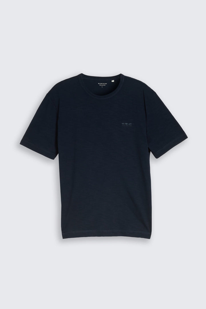 Vue de devant T-shirt essentiel Tom Tailor pour homme bleu avec logo discret - Valérie Simon