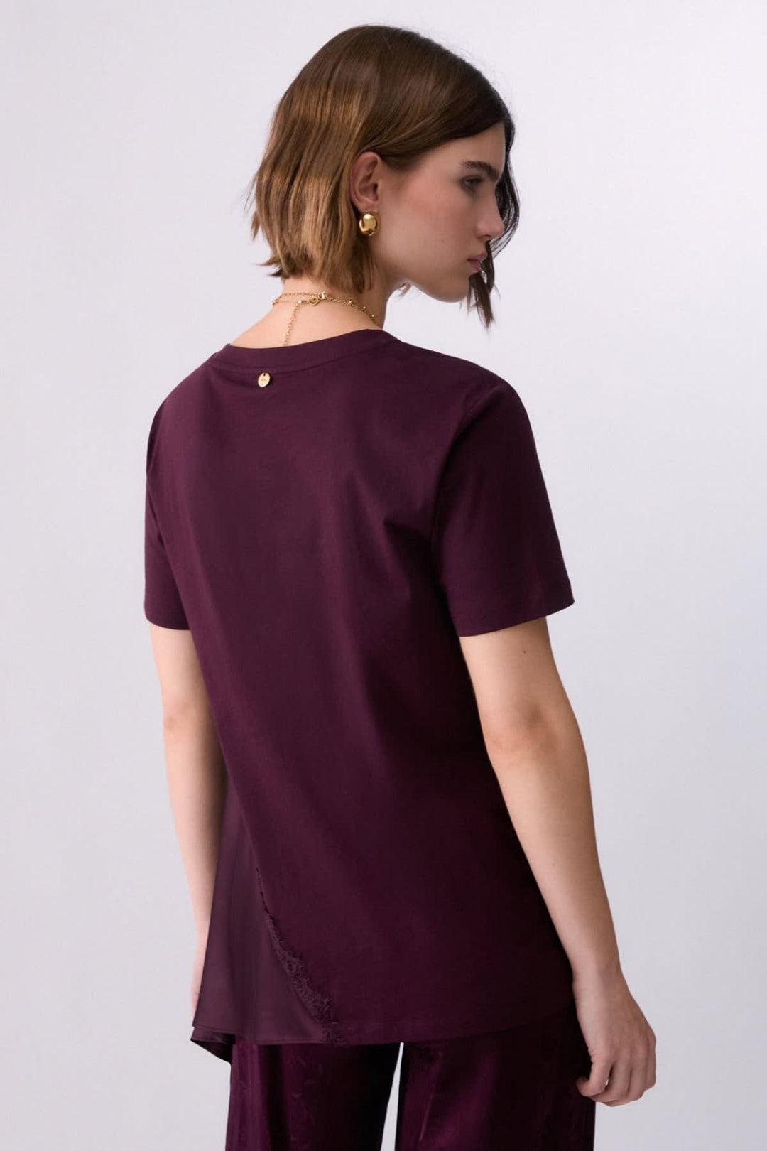 T-shirt long à empiècement satiné vue de face pour femme liujo