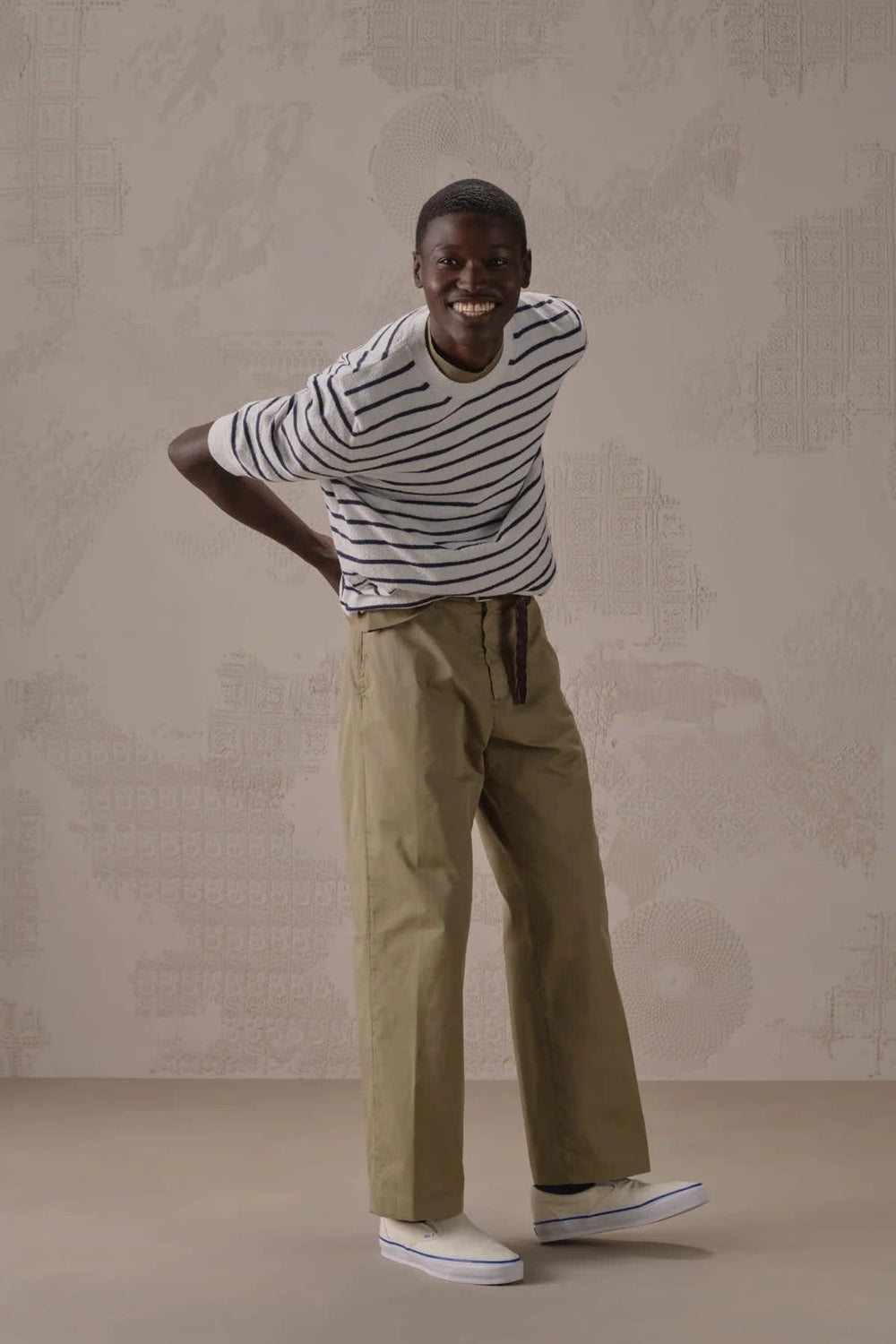 Front view of the Circolo men's white sailor-style T-shirt with thin stripes - Valérie Simon