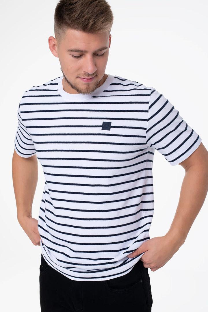 Vue de face T-shirt rayé bleu et blanc Tom Tailor homme avec logo poitrine - Valérie Simon