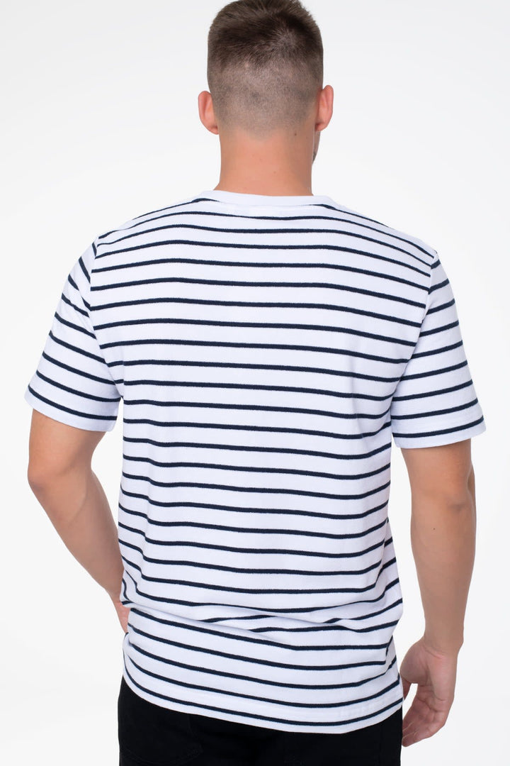 Vue de face T-shirt rayé essentiel Tom Tailor pour homme bleu et blanc - Valérie Simon
