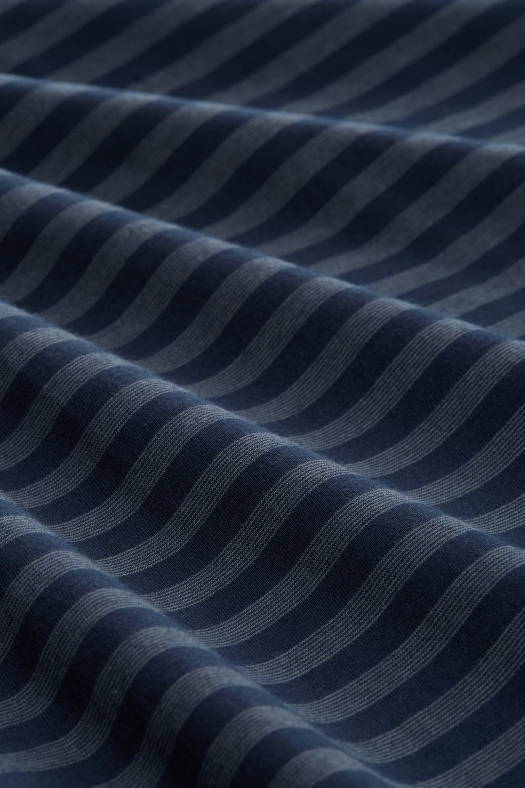 Vue de face T-shirt rayé minimaliste Tom Tailor blanc et bleu pour homme - Valérie Simon