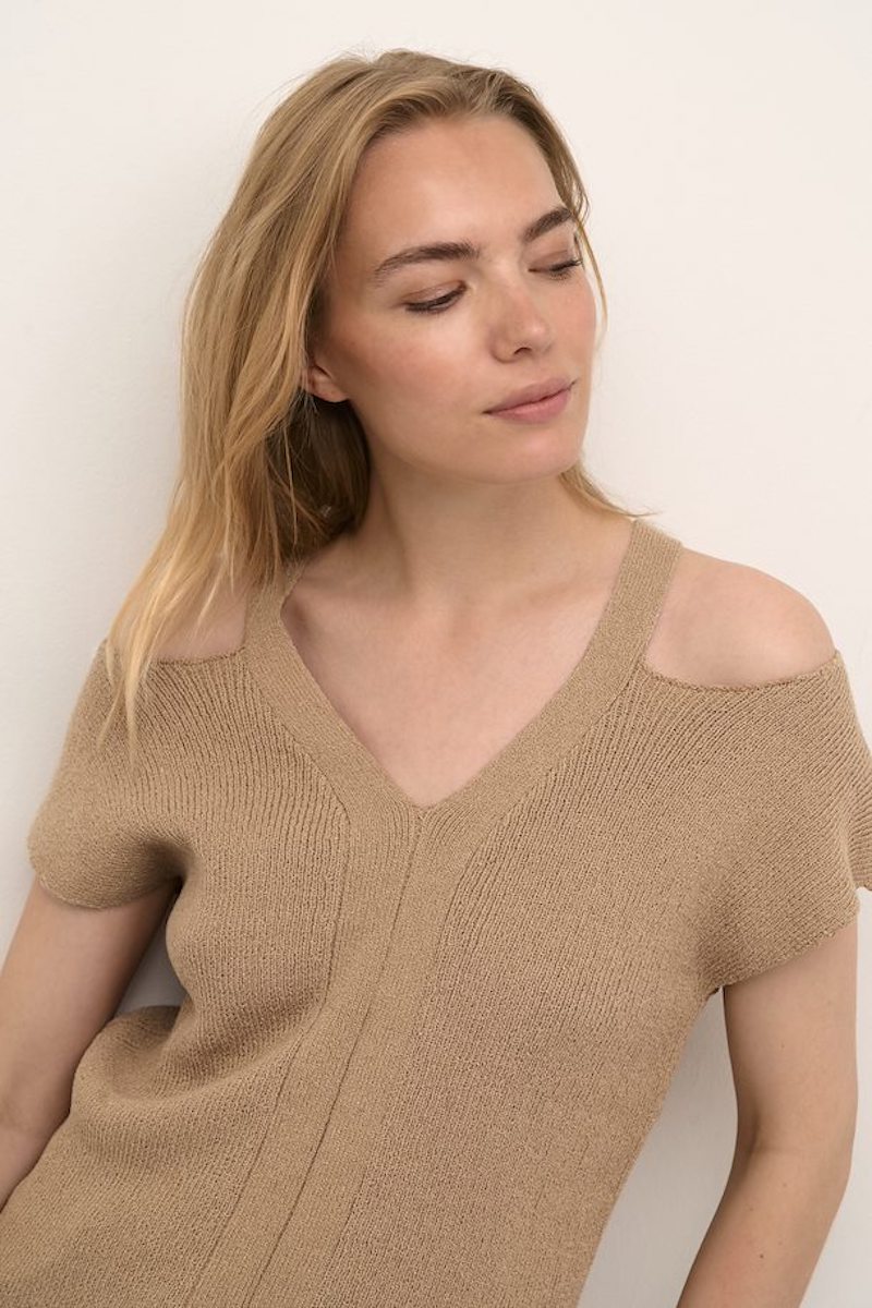 Shoulderless sweater