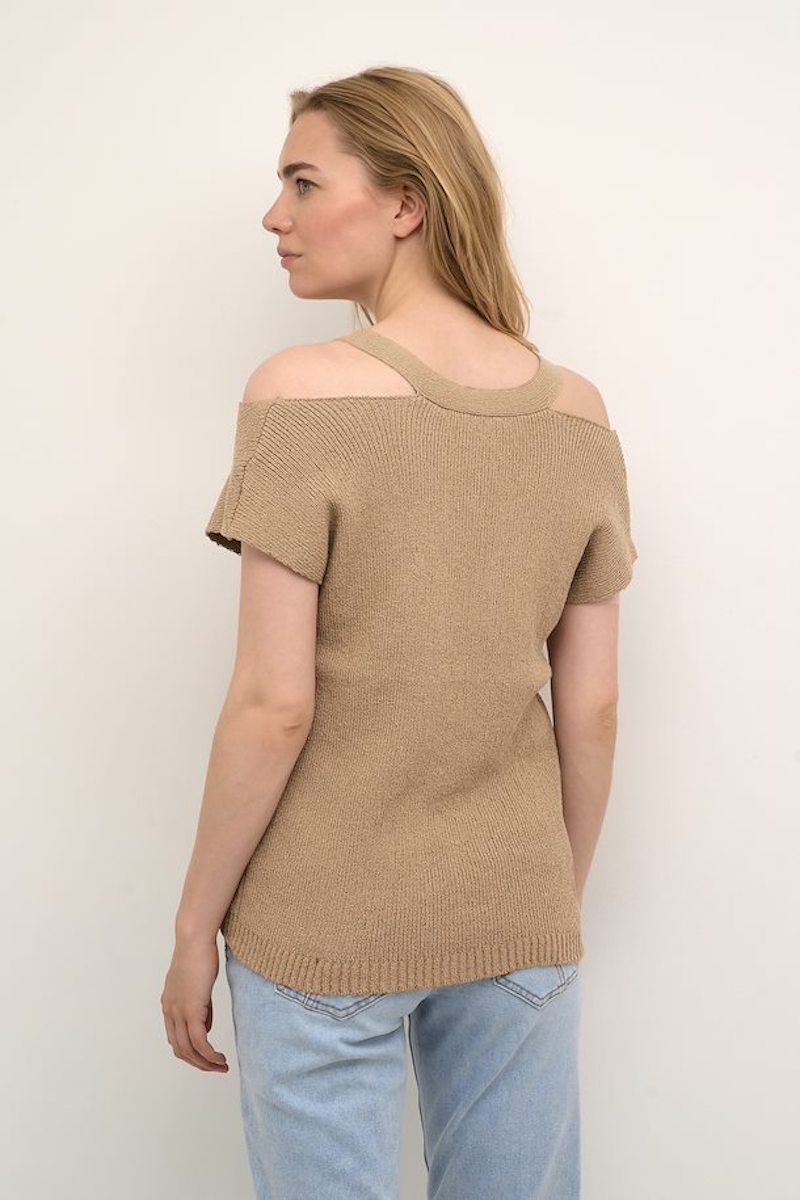 Shoulderless sweater