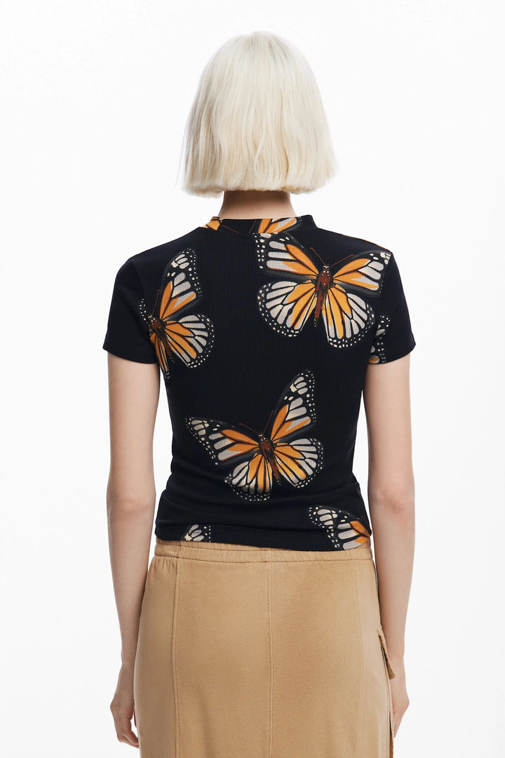 Short sleeve t-shirt with butterfly