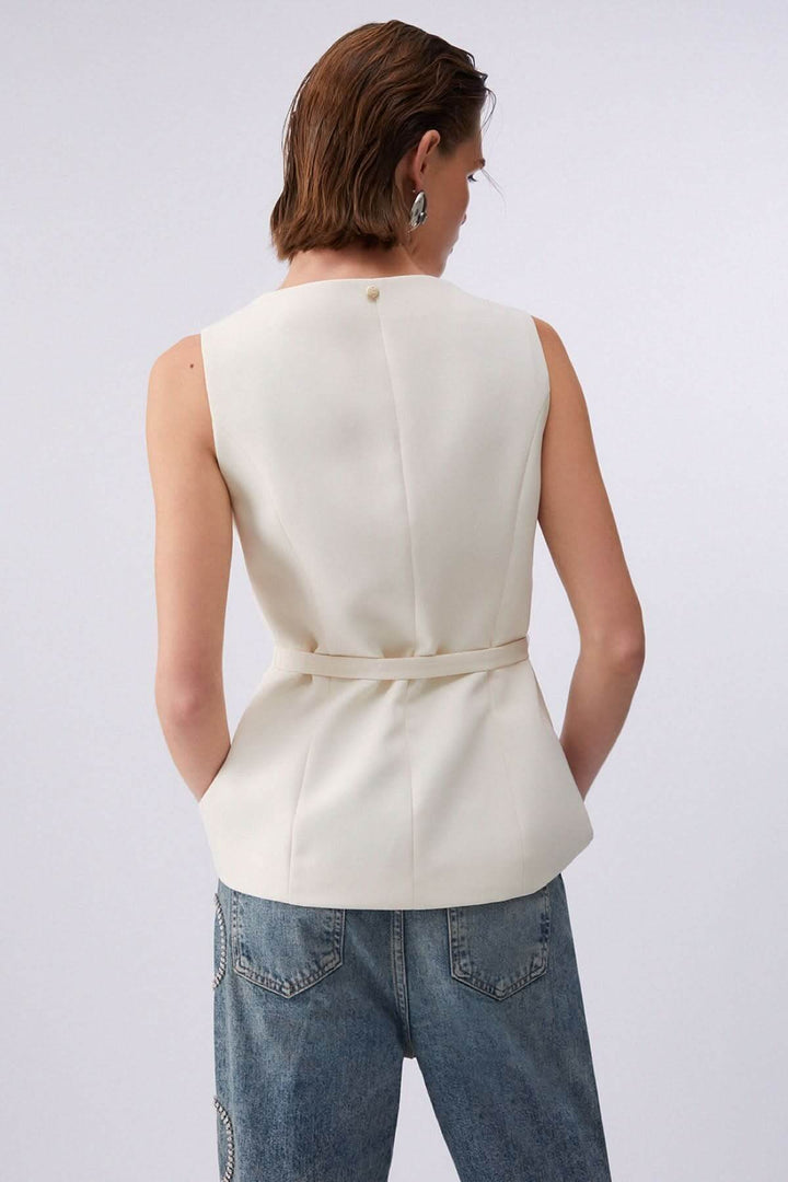 Veste sans manches avec ceinture