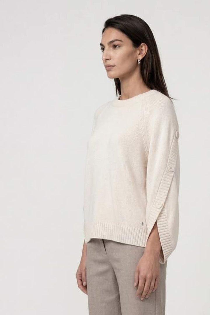 Tricot à manches boutonnées vue de face pour femme Monari