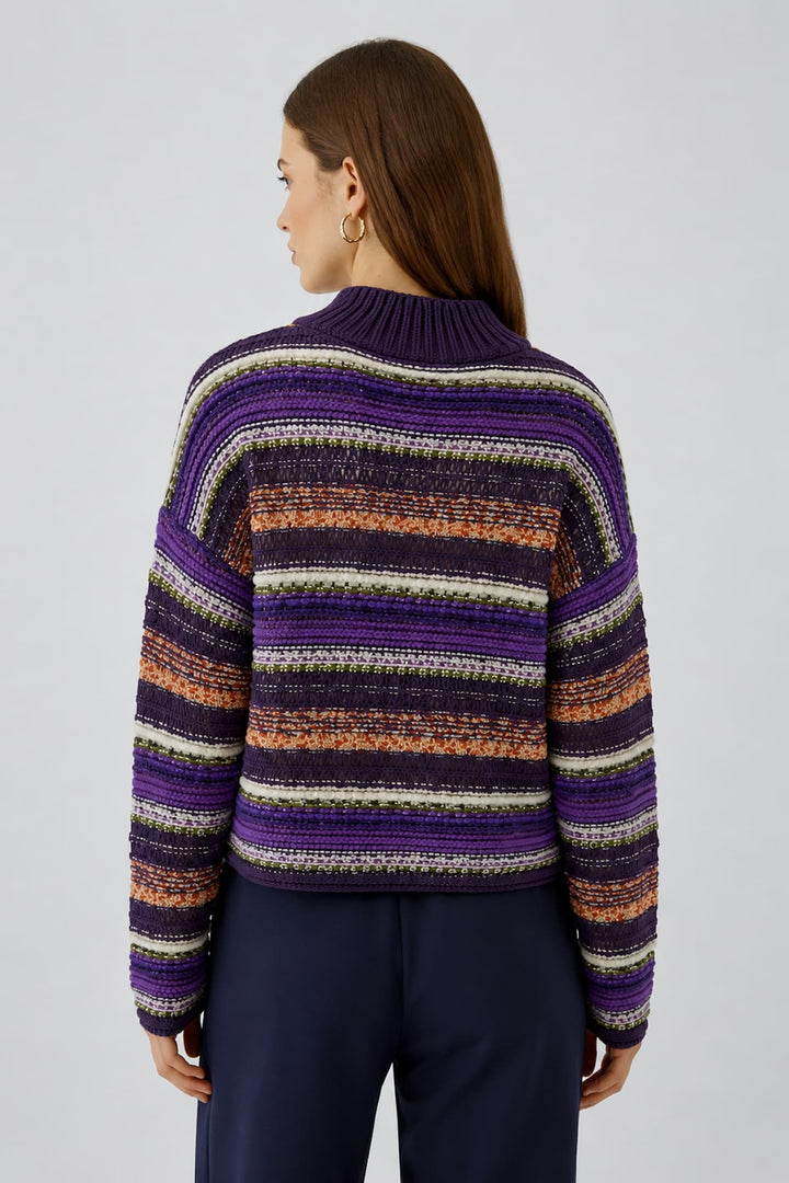 Tricot texturé à rayures multicolores vue de face pour femme Oui