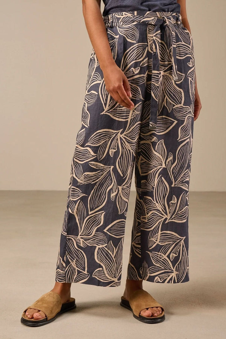 Wide-leg linen pants