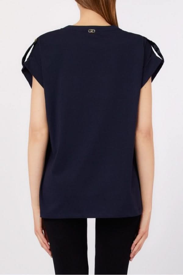 T-shirt with contrasting details
