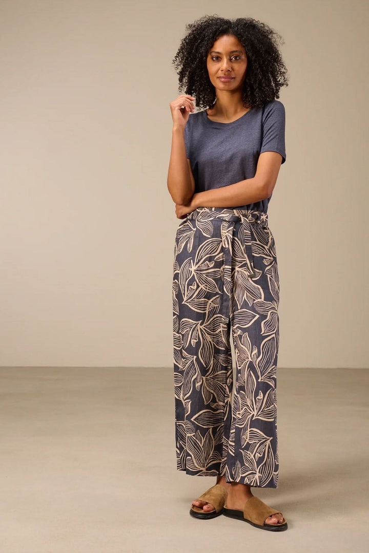 Wide-leg linen pants