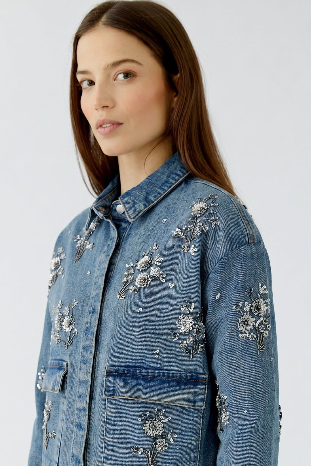 Veste en jean broderies florales vue de dos bleue pour femme - Valérie Simon