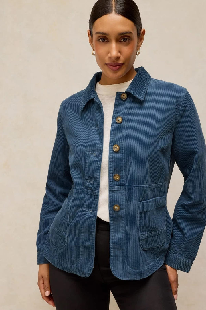 Veste en velours côtelé boutonnée vue de face pour femme White Stuff