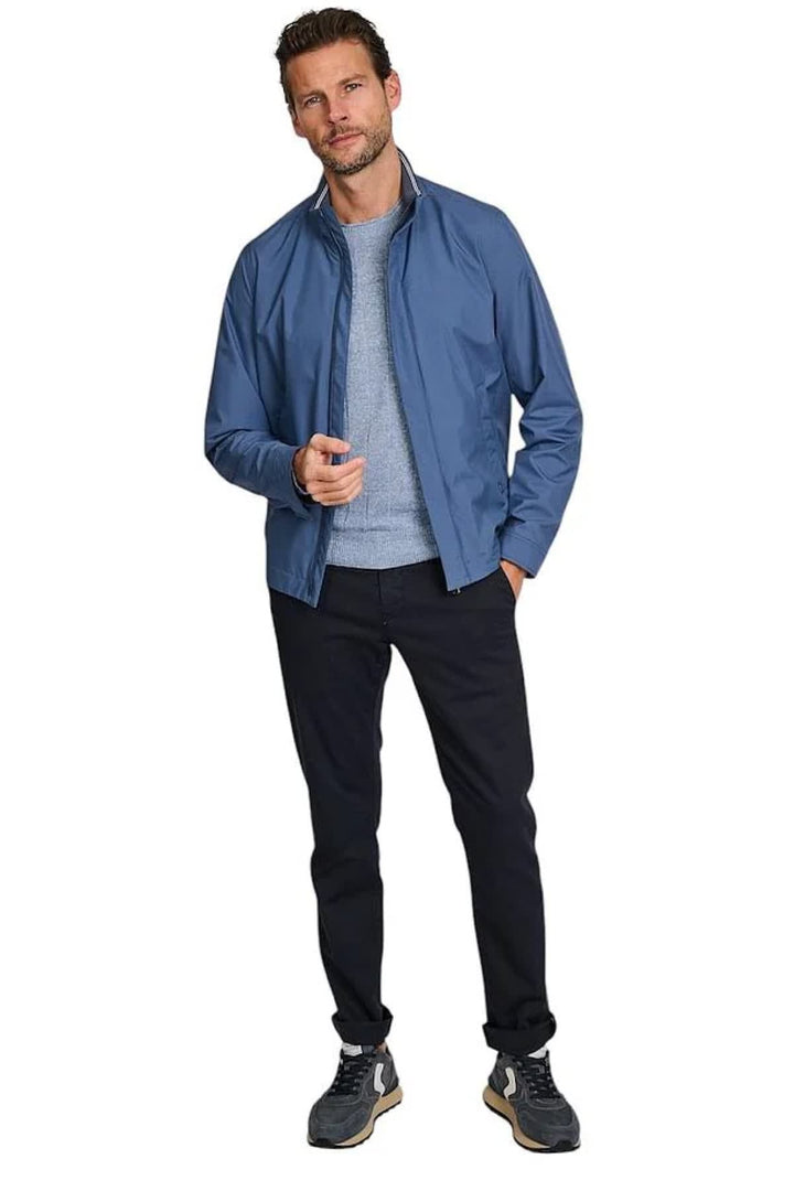 Vue de face veste imperméable Paul and Shark pour homme bleu avec col montant - Valérie Simon