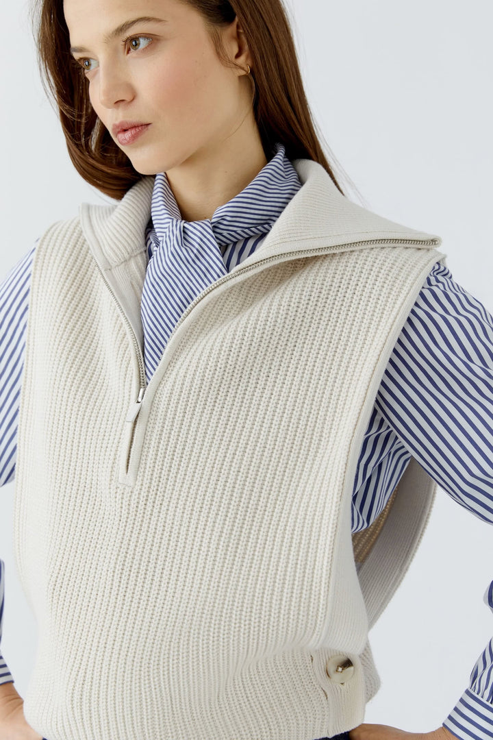 Vue de face veste sans manches maille côtelée beige Oui pour femme - Valérie Simon