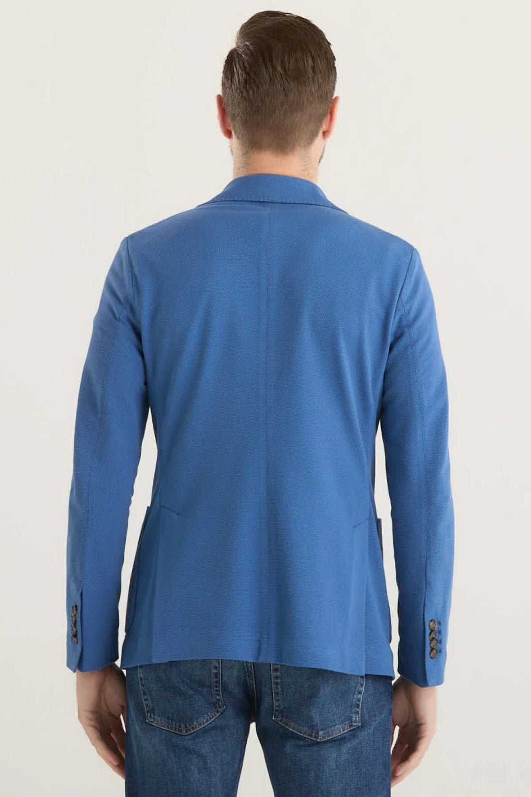 Veston en maille extensible Circolo pour homme, vue de face, couleur grise, boutons distinctifs - Valérie Simon