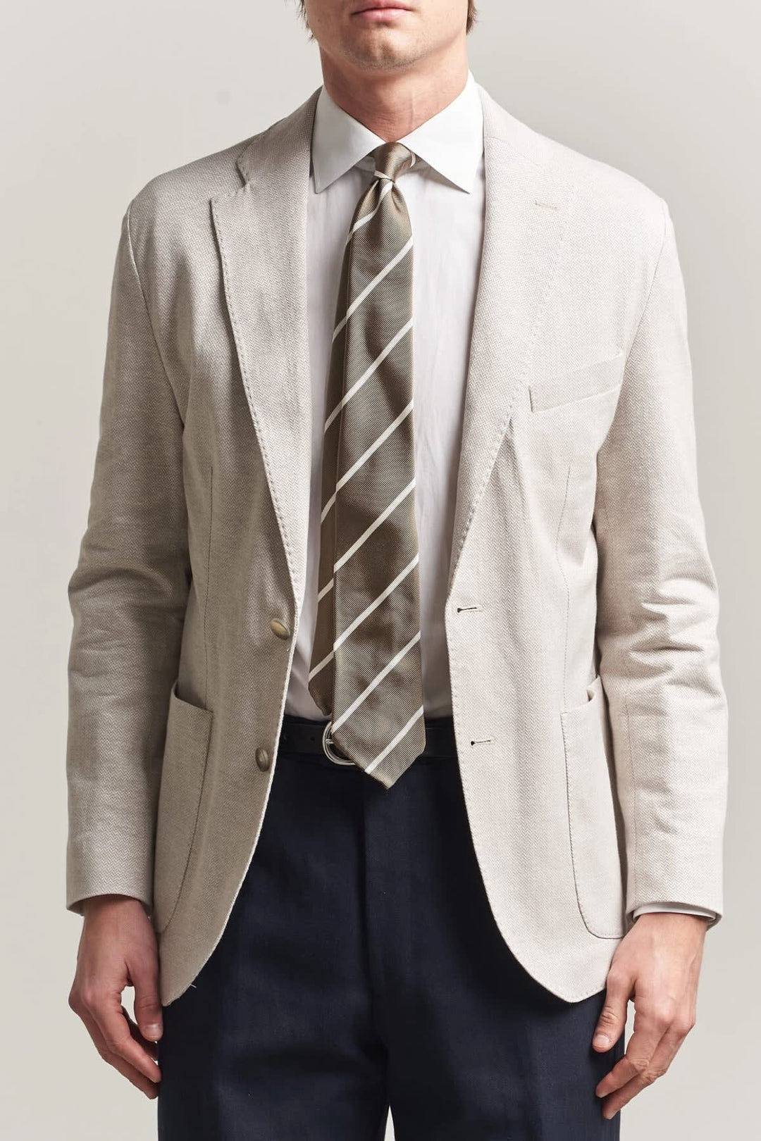 Veston texturé Eton à chevrons pour homme en gris, vue de côté - Valérie Simon