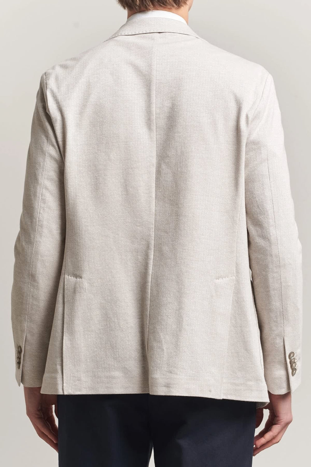 Vue de face veston homme Eton à motif chevrons gris avec boutons noirs - Valérie Simon