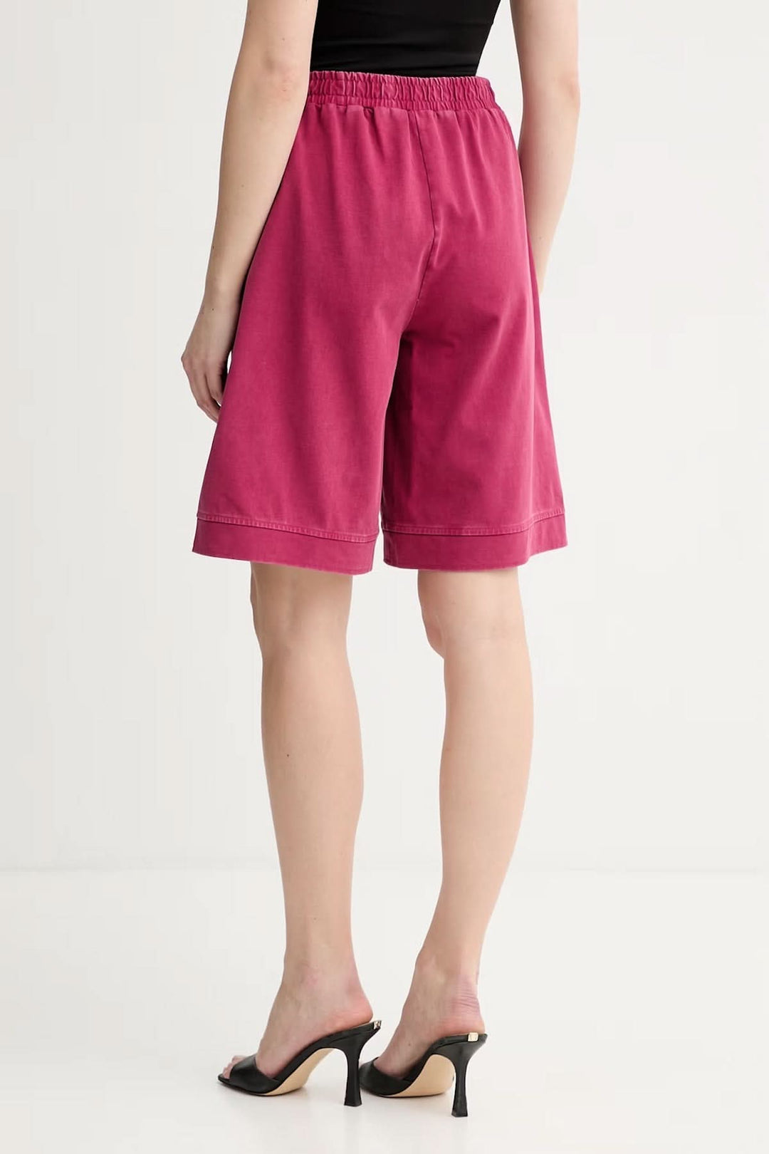 Bermuda shorts embellished with rhinestones
