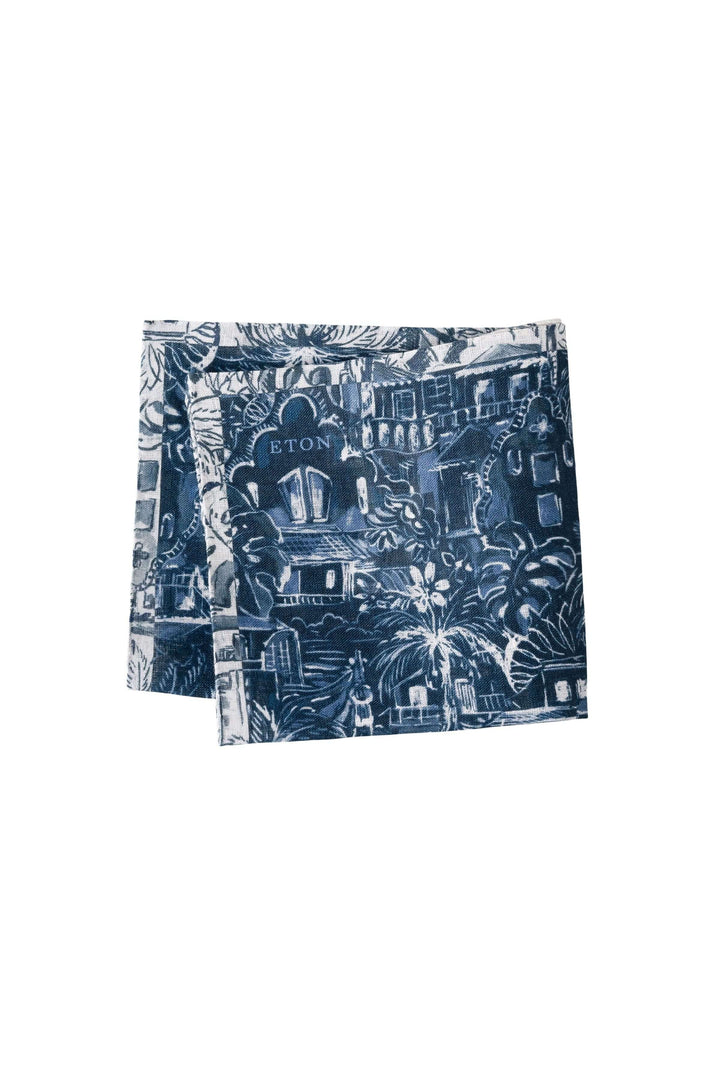 Foulard de poche artistique avec motifs tropicaux et architecturaux, en tissu souple et fini mat.