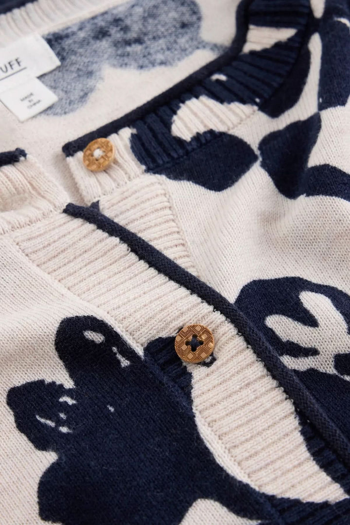 Cardigan Lulu en maille avec imprimé floral, boutons en bois, et finitions côtelées, affichant une coupe droite.