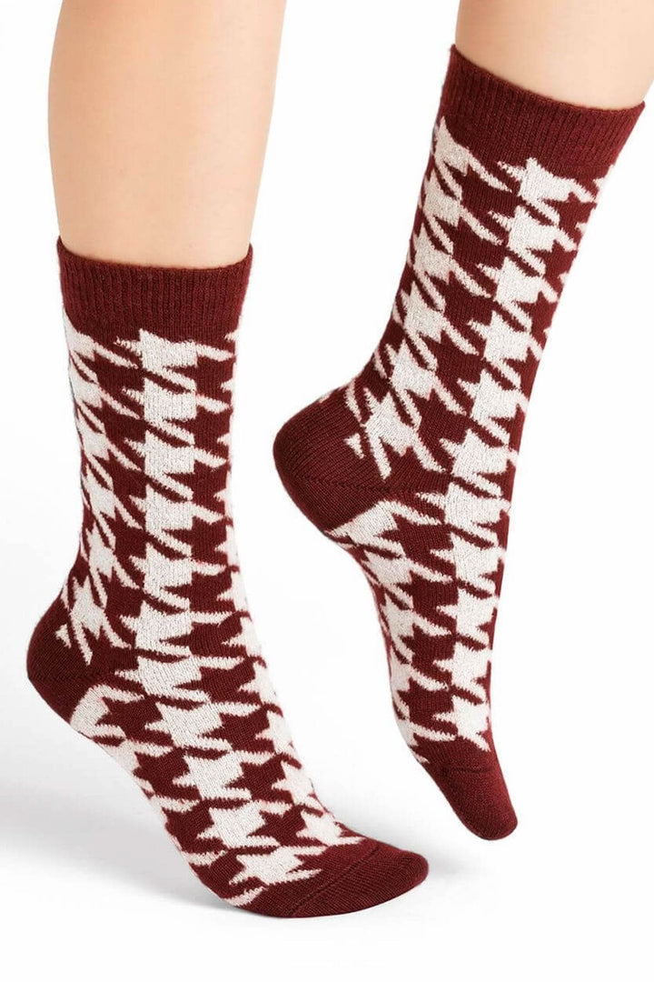 Chaussettes en cachemire à motif pied de poule, confortables et élégantes en laine et viscose.